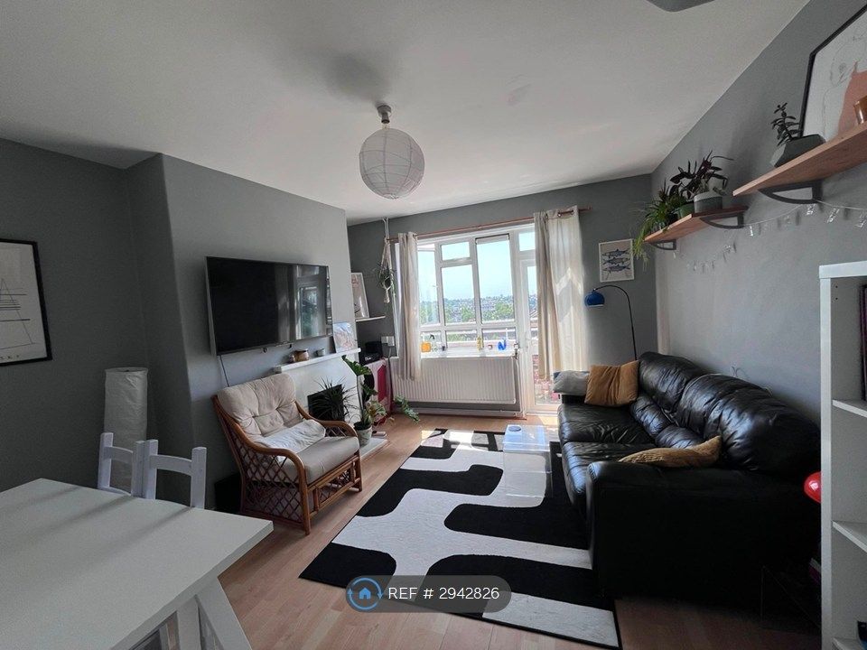 Property photo 1 of 13 Living Room