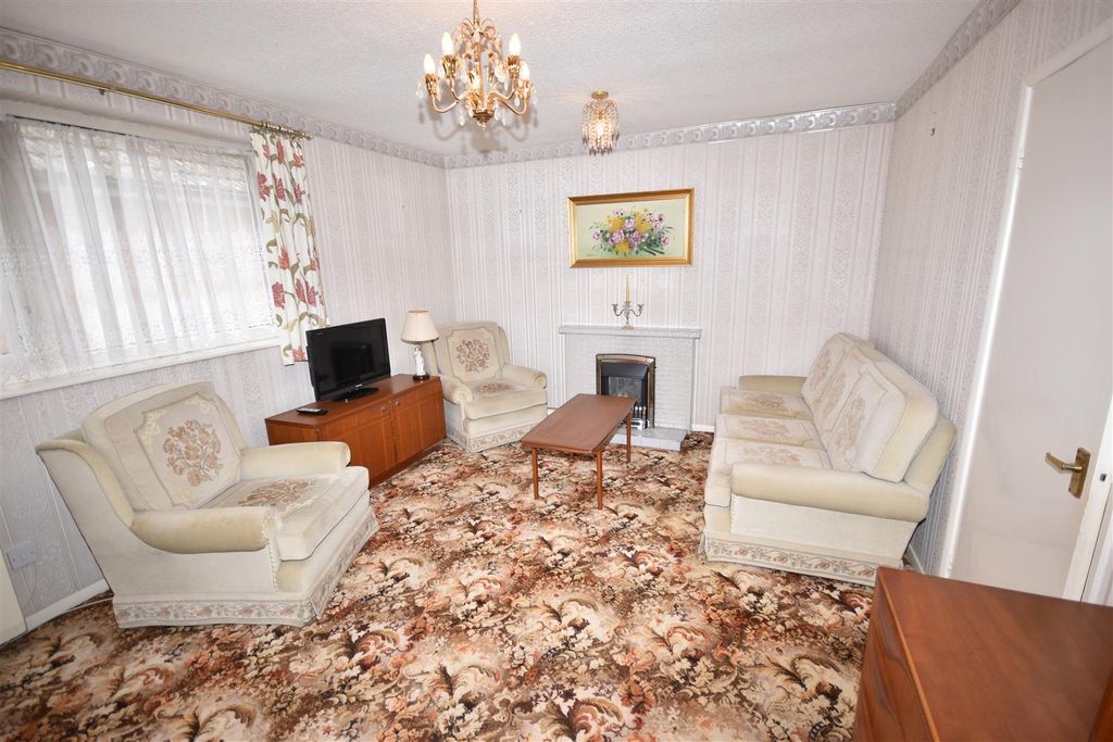Property photo 3 of 18 Living Room