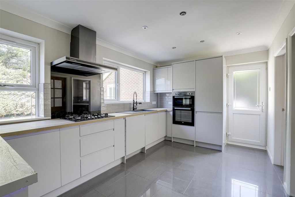 Property photo 2 of 27