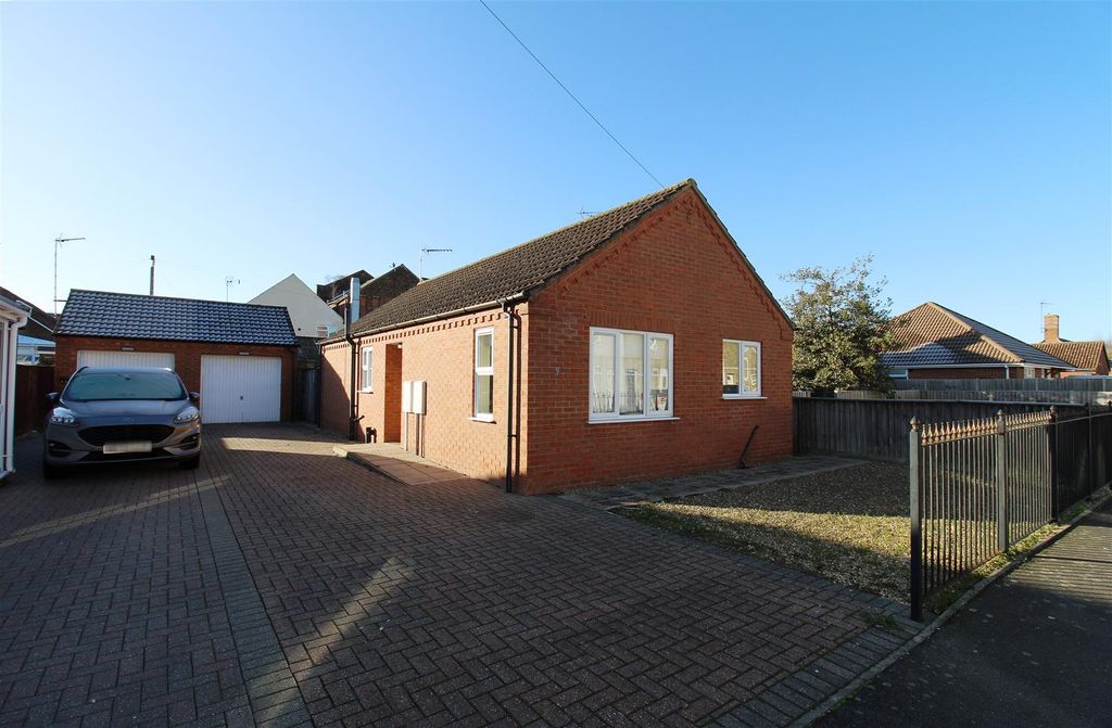 Property photo 1 of 11 Front