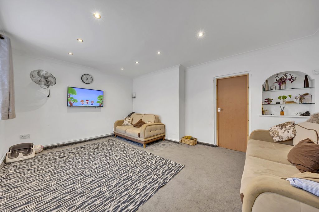 Property photo 2 of 22