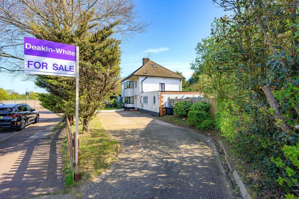 Property photo 2 of 22 Driveway