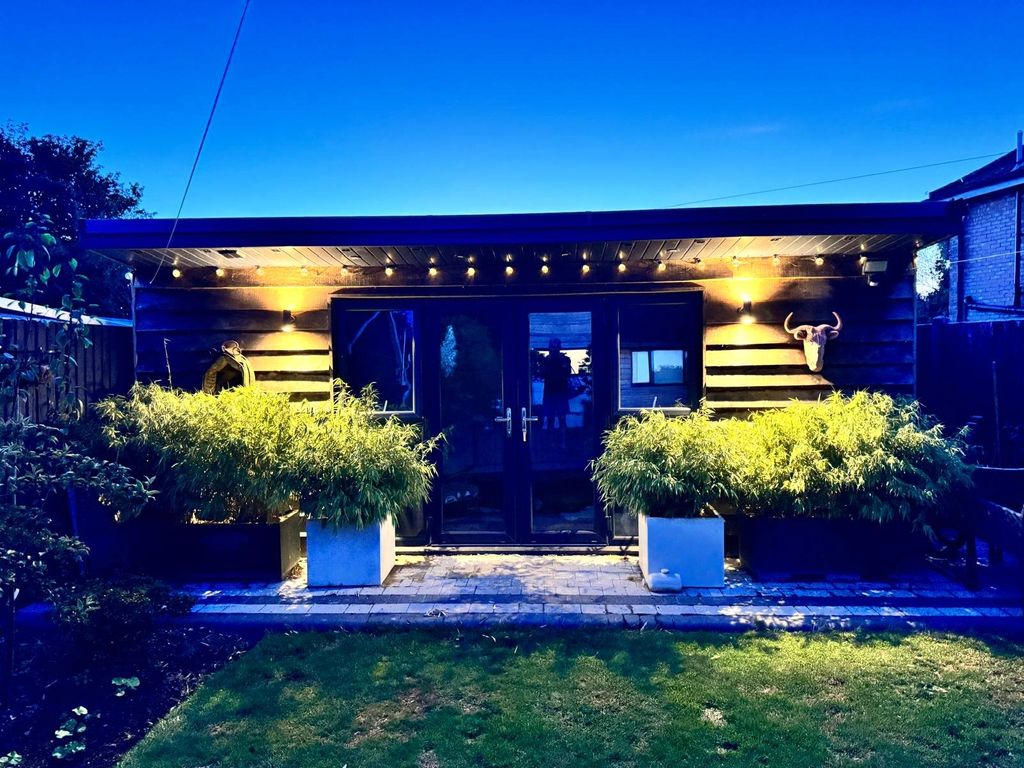 Property photo 3 of 24 Picture No. 02