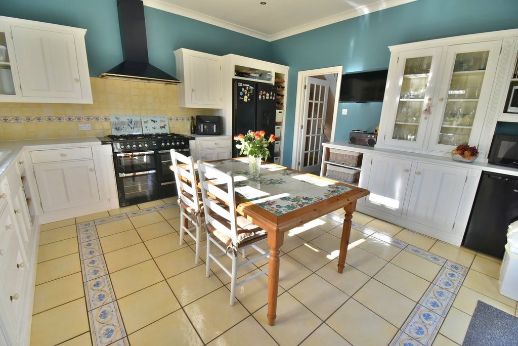 Property photo 2 of 27