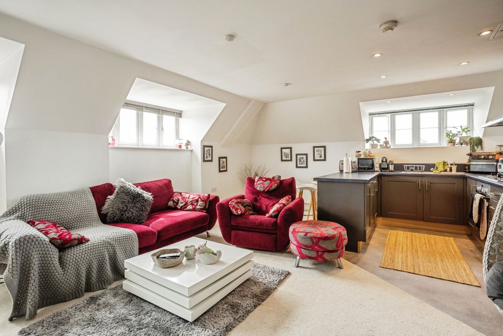 Property photo 2 of 15 Pbox-Img.Jpg