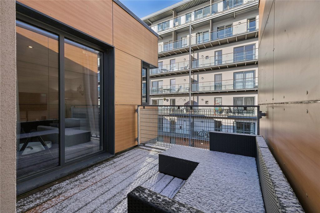 Property photo 3 of 10 Balcony