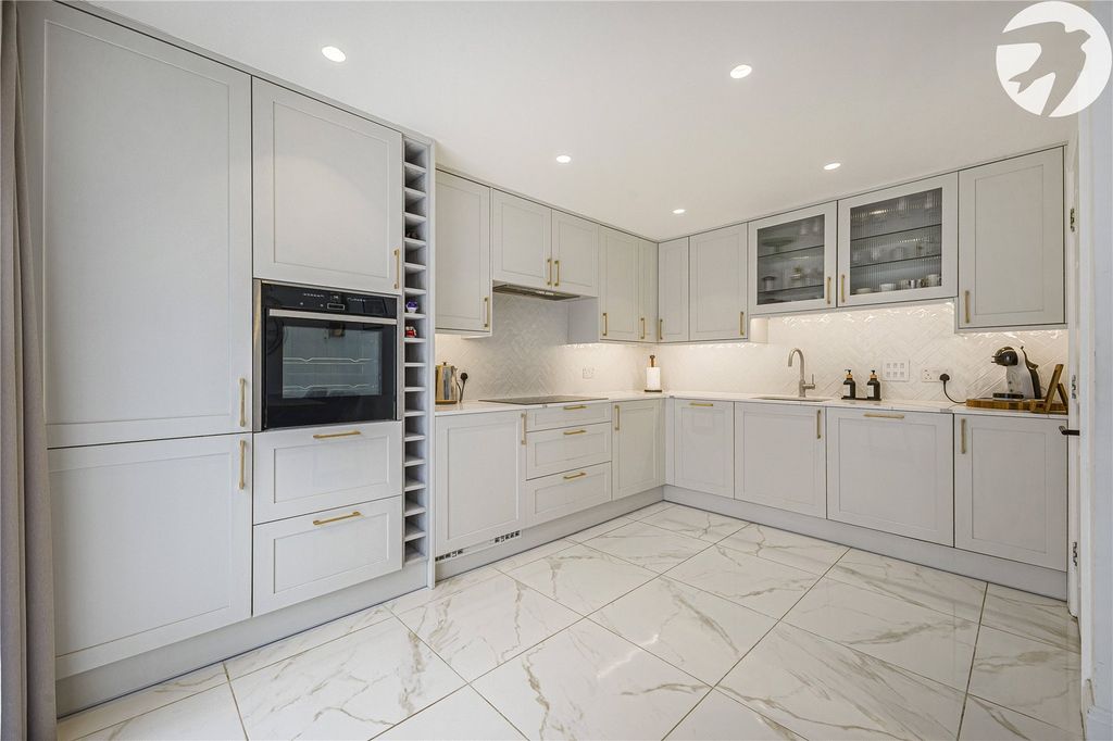 Property photo 3 of 25 Kitchen/Dining