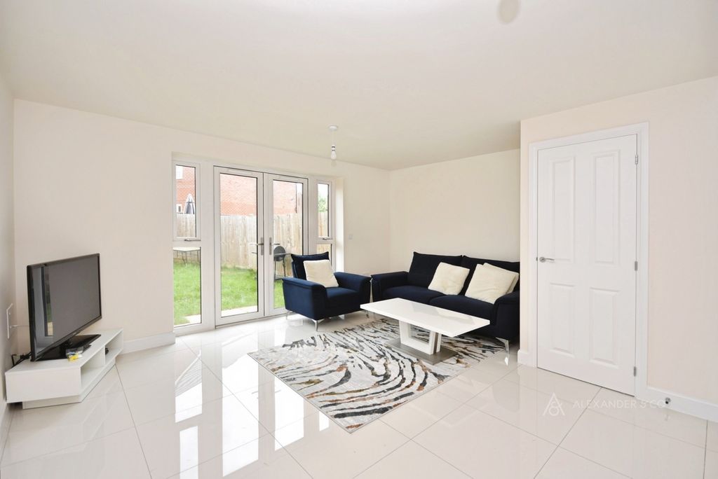 Property photo 3 of 12 Pbox-Img.Jpg