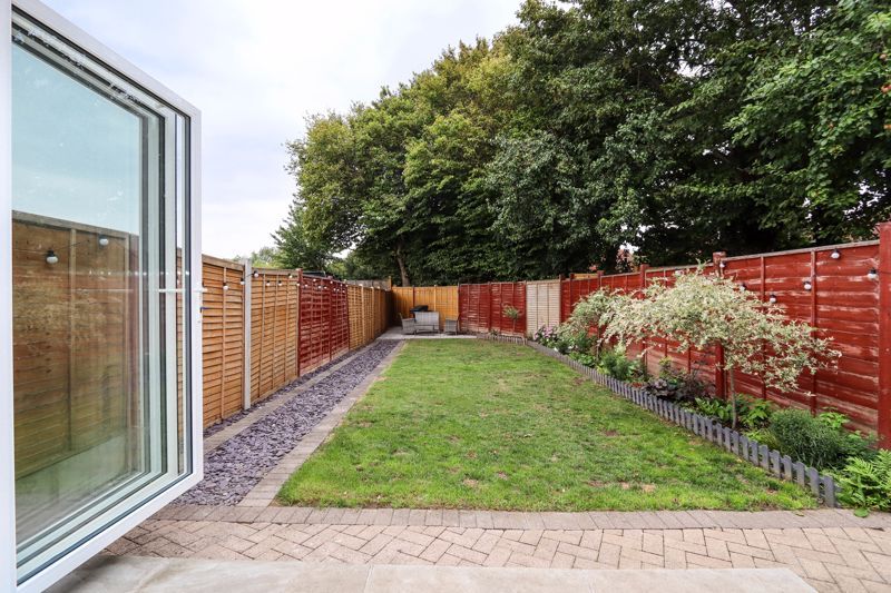Property photo 3 of 11 Garden