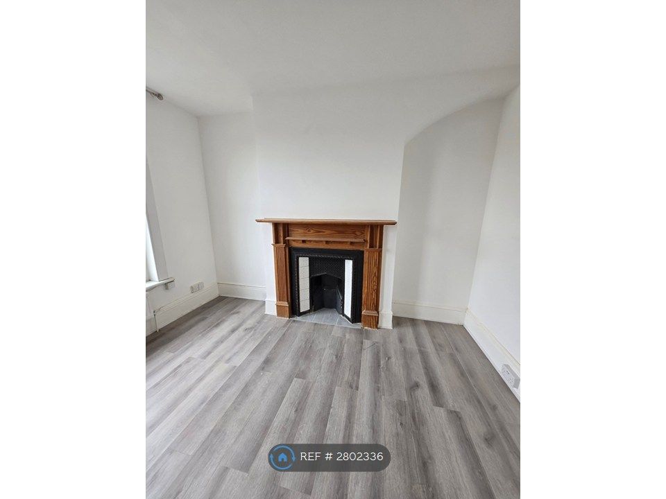 Property photo 3 of 15 Living Room