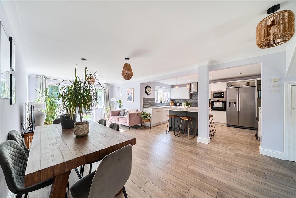 Property photo 2 of 24 1350573-13-68c7F0Ff0Bf60.Jpg