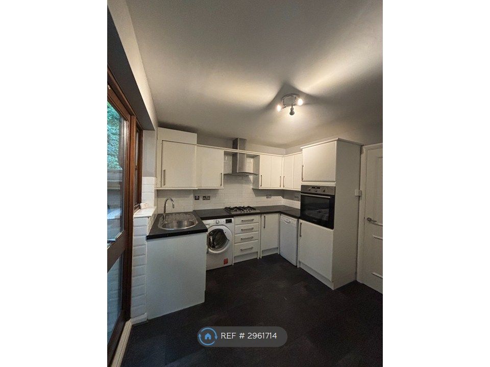 Property photo 2 of 9 Kitchen