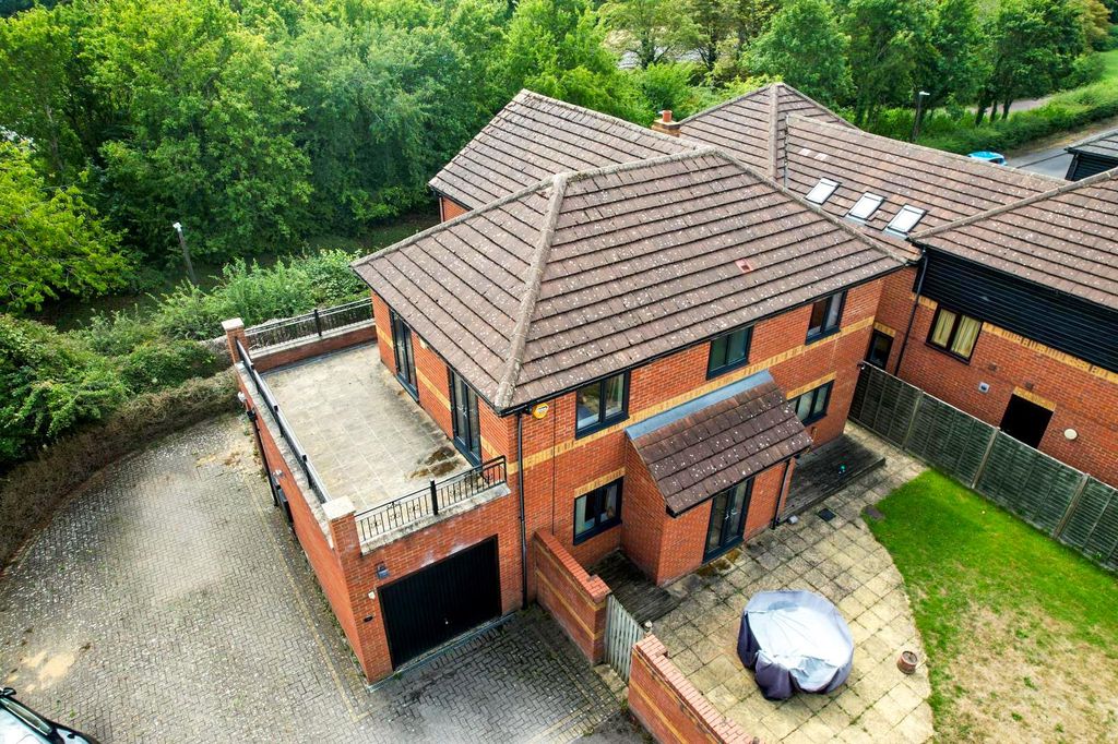 Property photo 1 of 26 4F42E724-709A-47Ad-815d-28761296F55c.Jpg