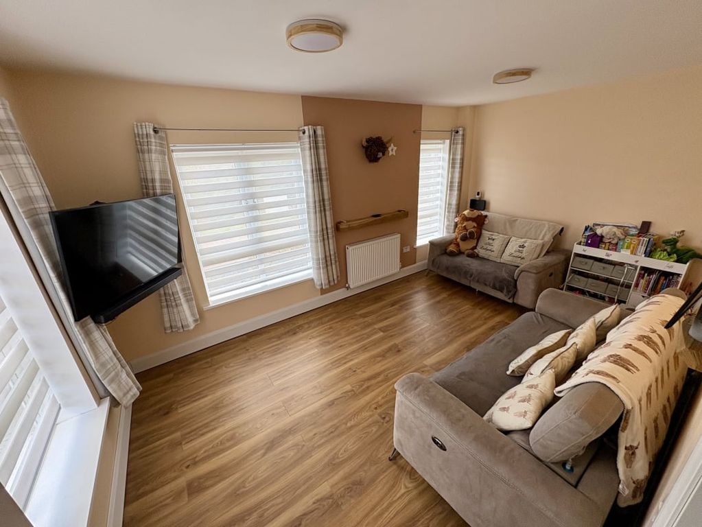 Property photo 2 of 25