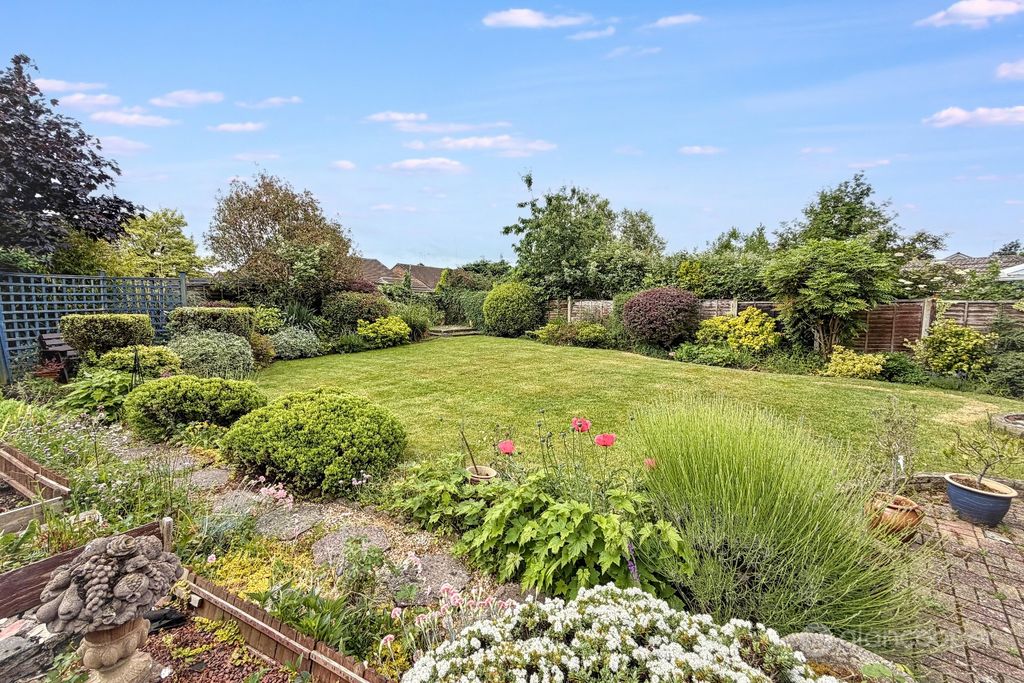 Property photo 2 of 17 5201403