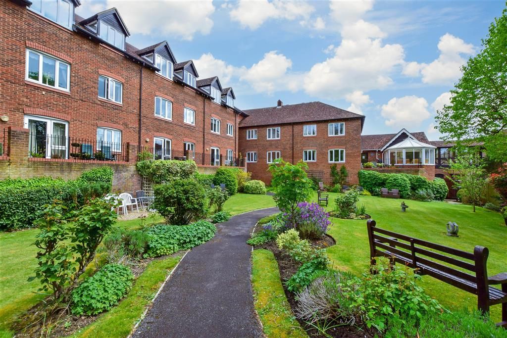 Property photo 2 of 9 Communal Gardens