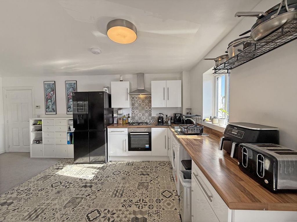Property photo 3 of 12 Bluebell Street 4 - Kitchen 2.Jpg