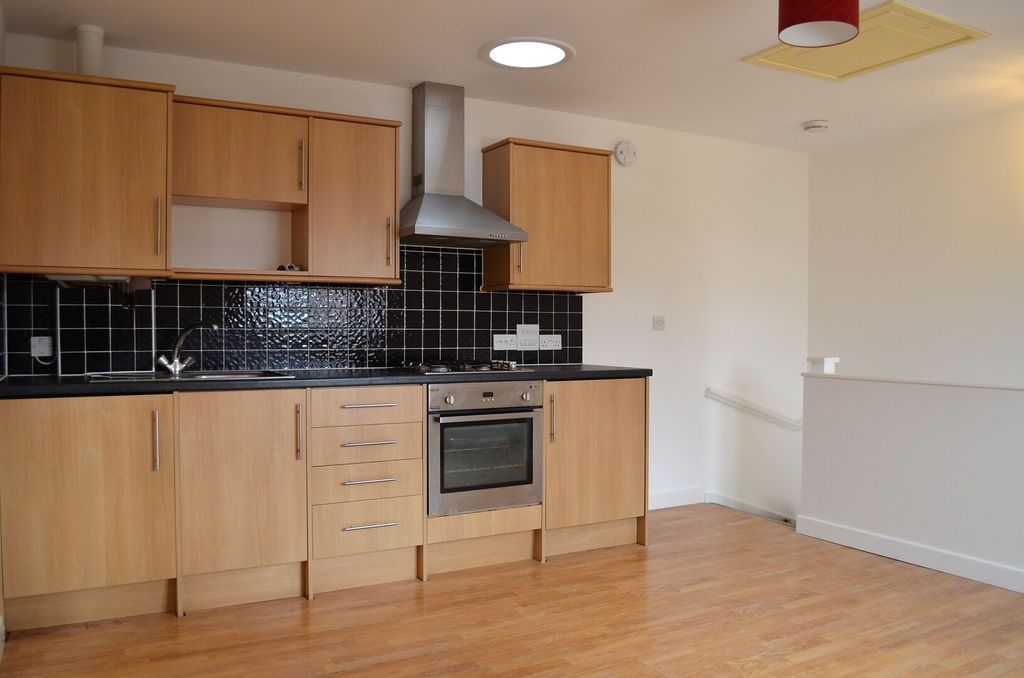 Property photo 3 of 8 Kitchen
