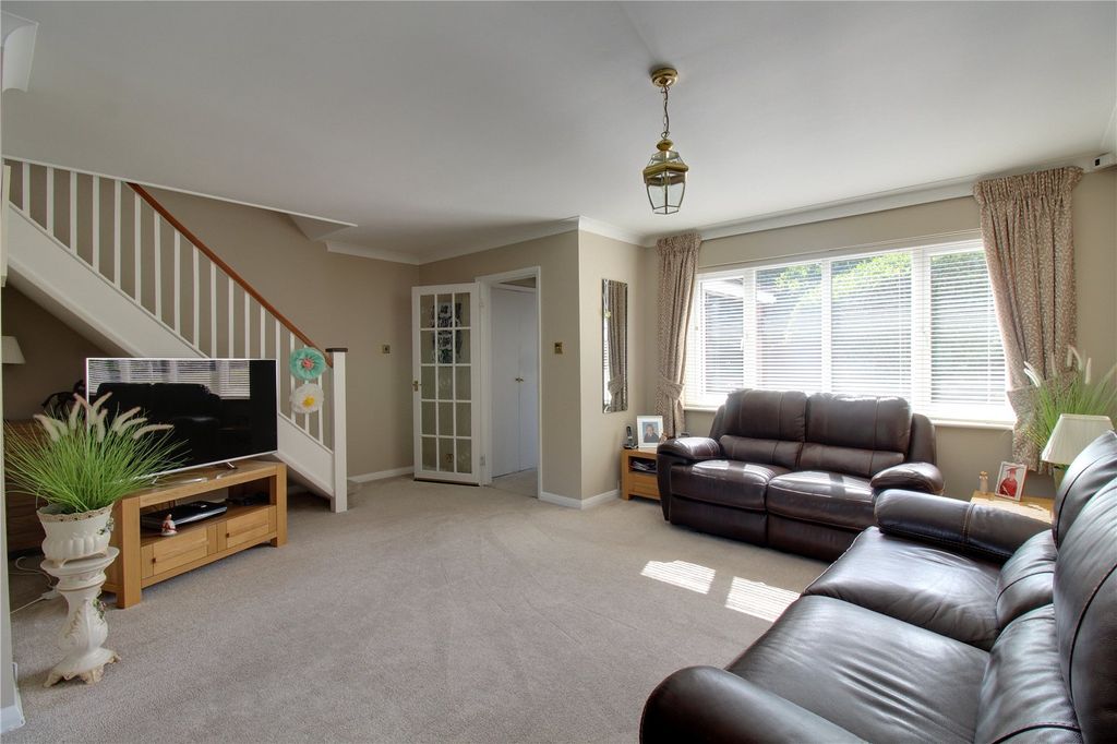 Property photo 2 of 19 Picture No. 11