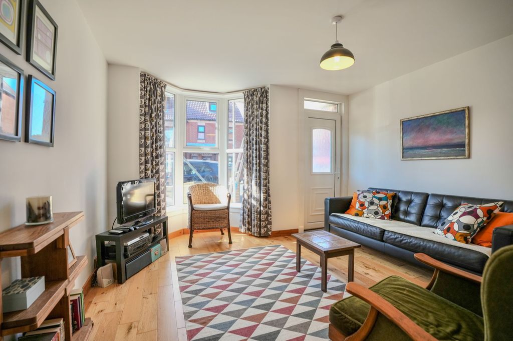 Property photo 2 of 19