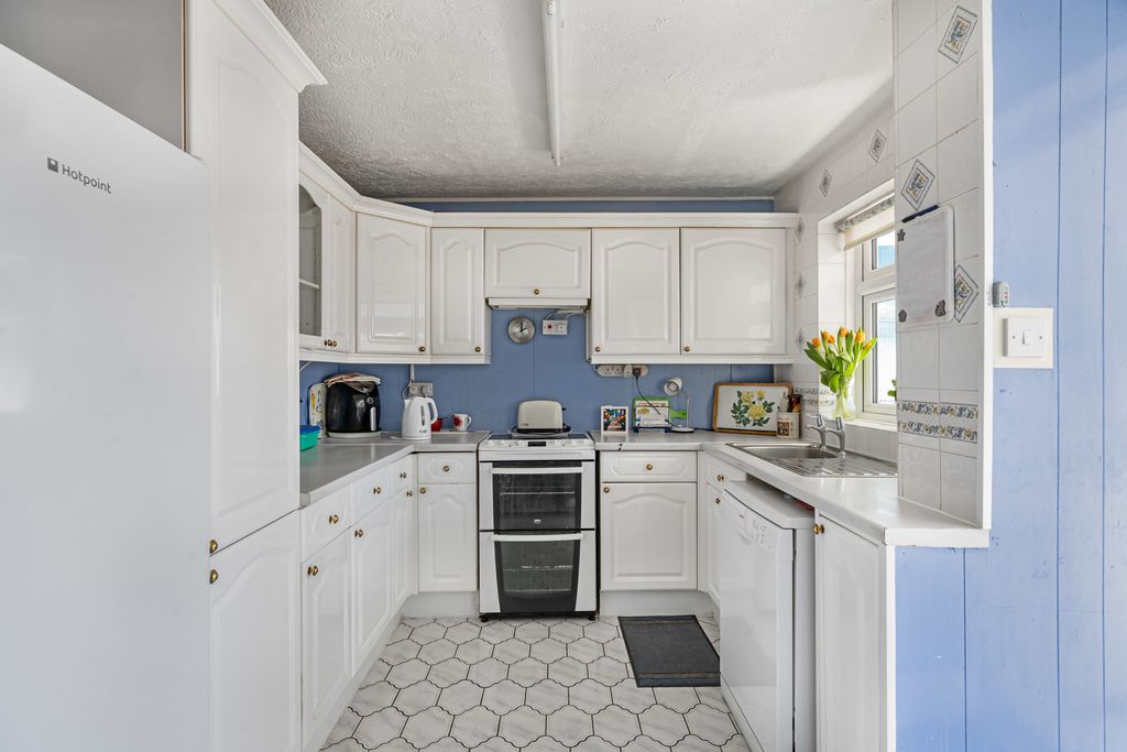 Property photo 2 of 12 Kitchen