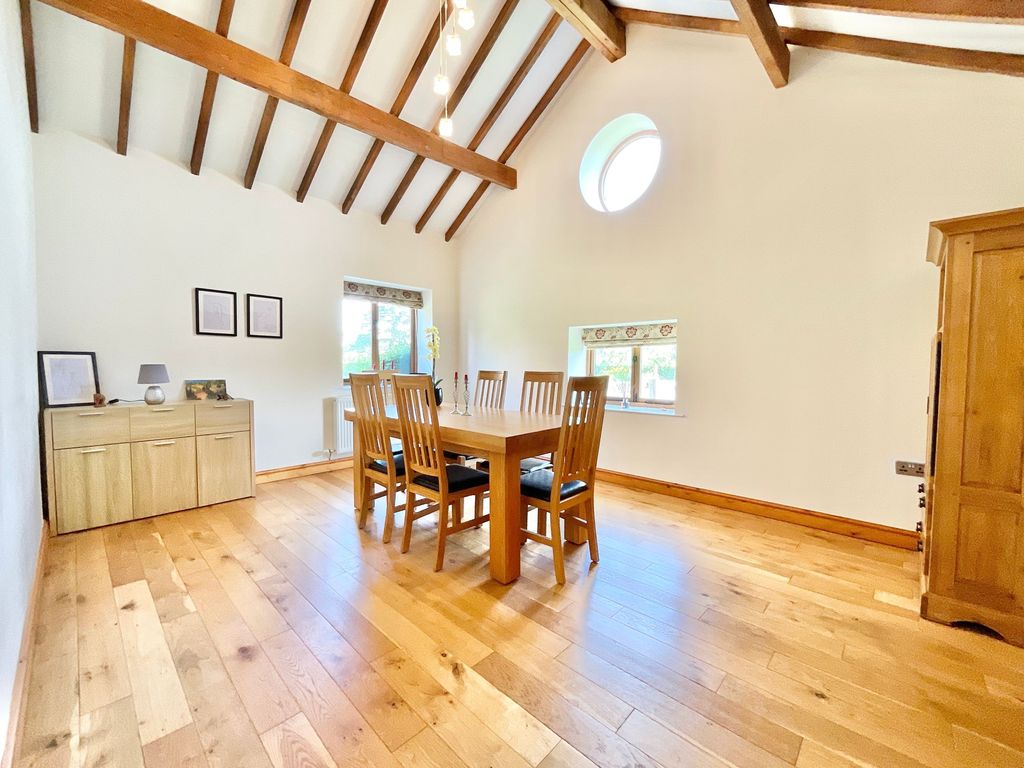 Property photo 3 of 32