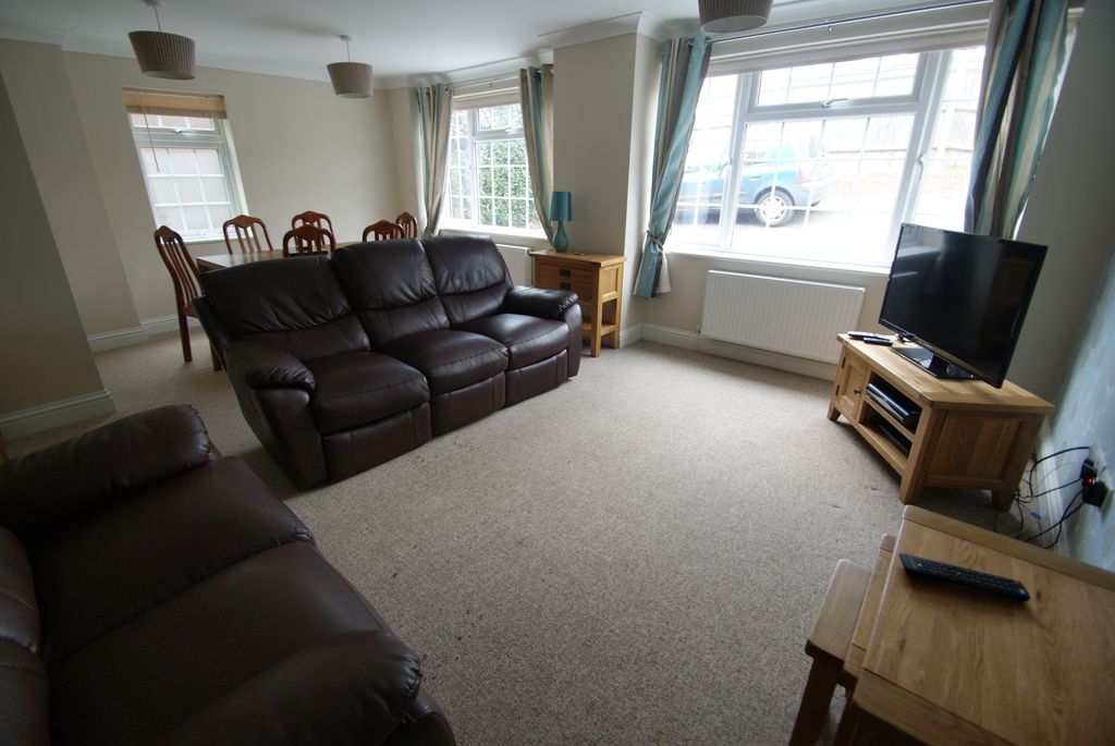 Property photo 2 of 3