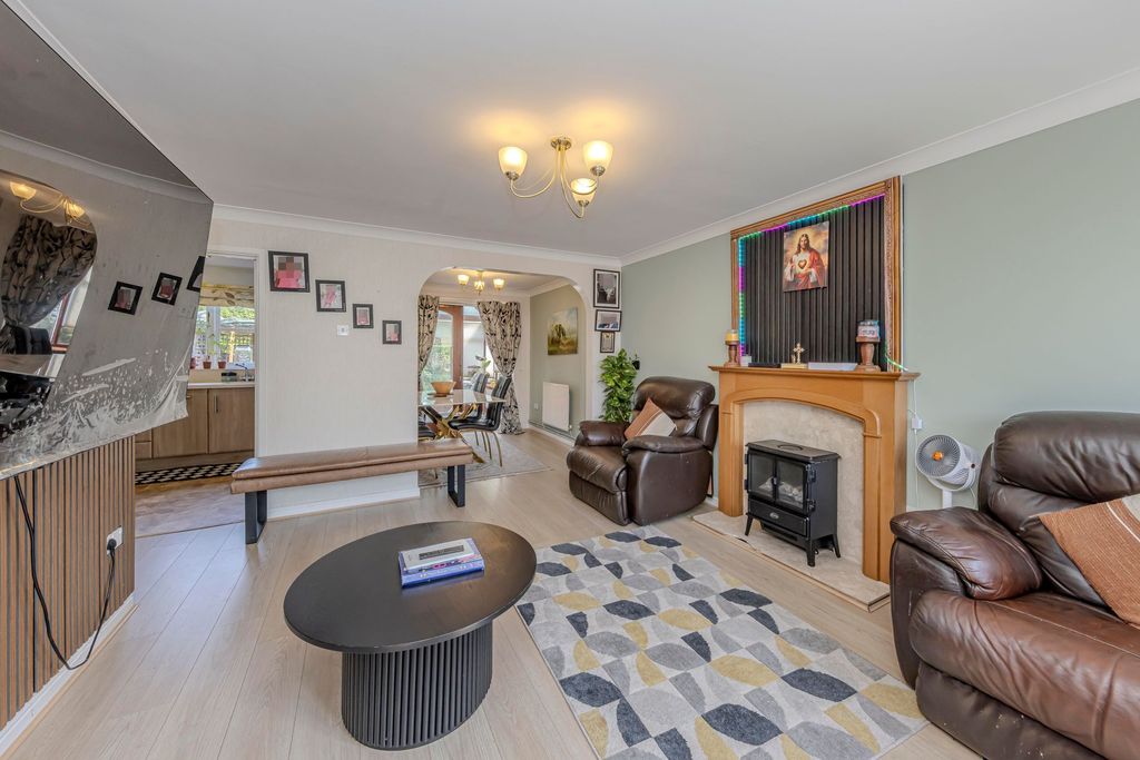 Property photo 2 of 31