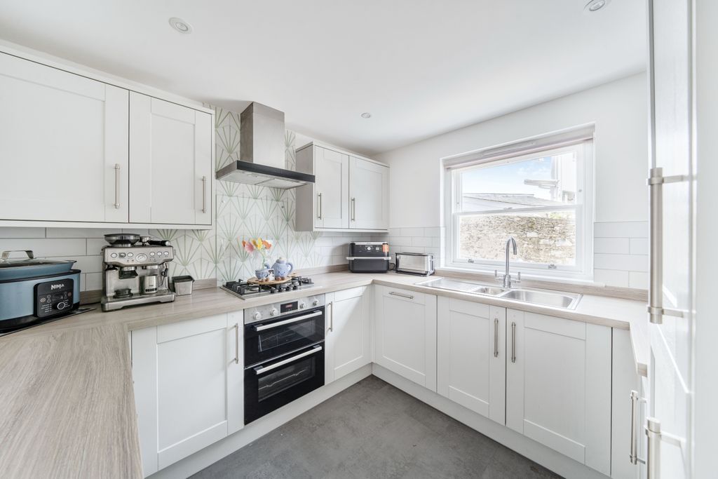 Property photo 1 of 21 1320085-12-68c2d8F3c183F