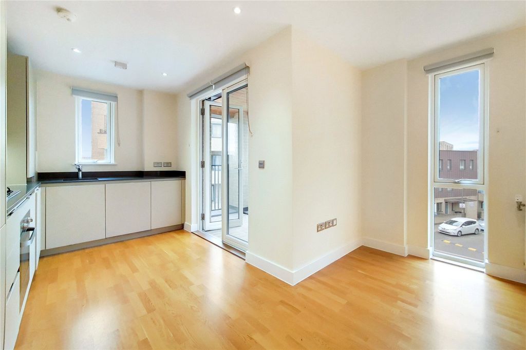 Property photo 2 of 13 Picture No. 12