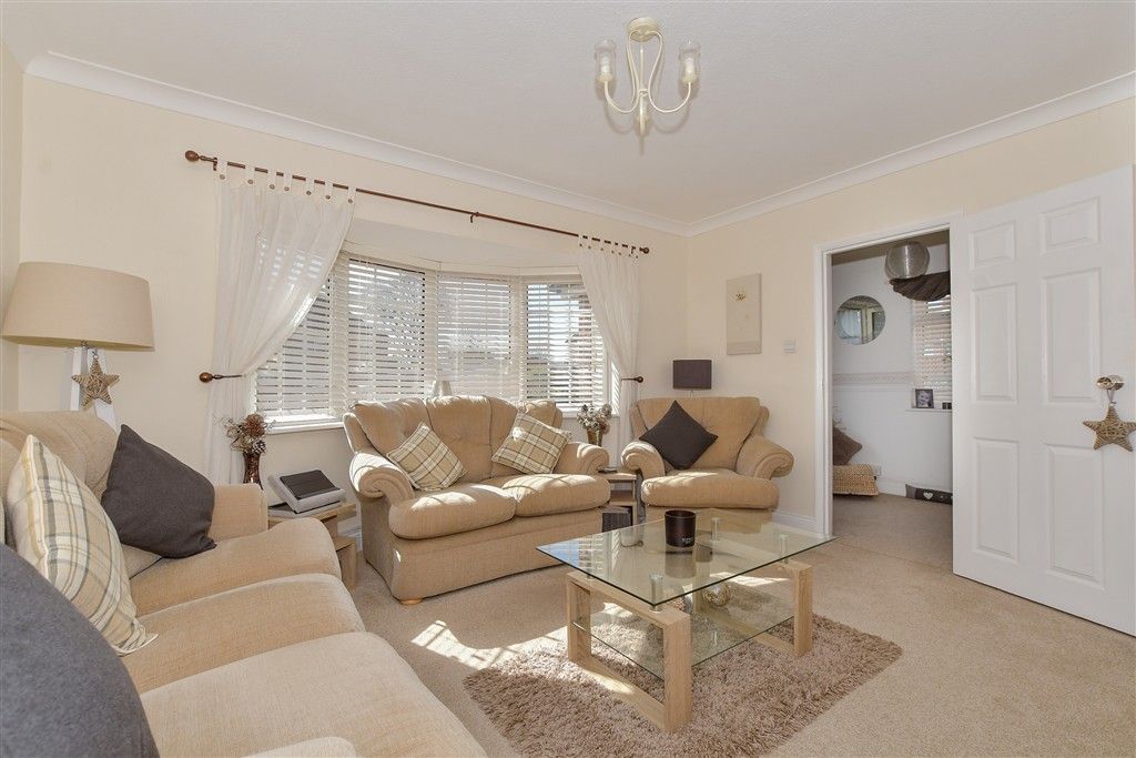 Property photo 3 of 15 Lounge