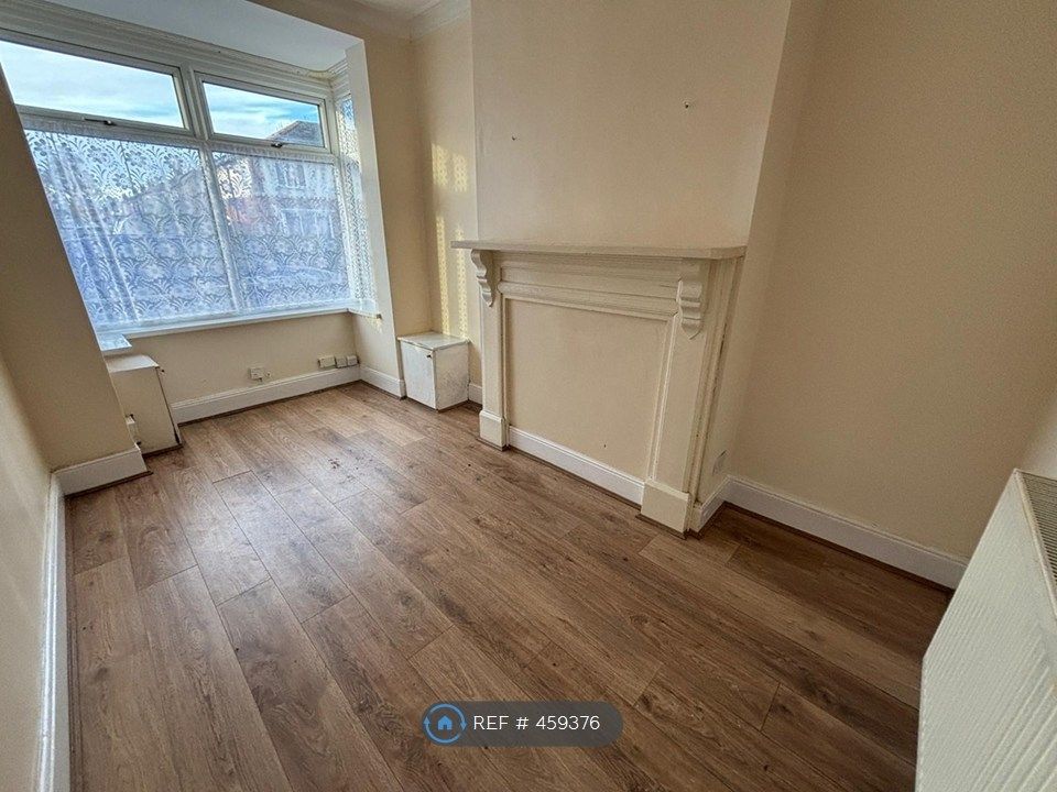 Property photo 3 of 11 Reception 1