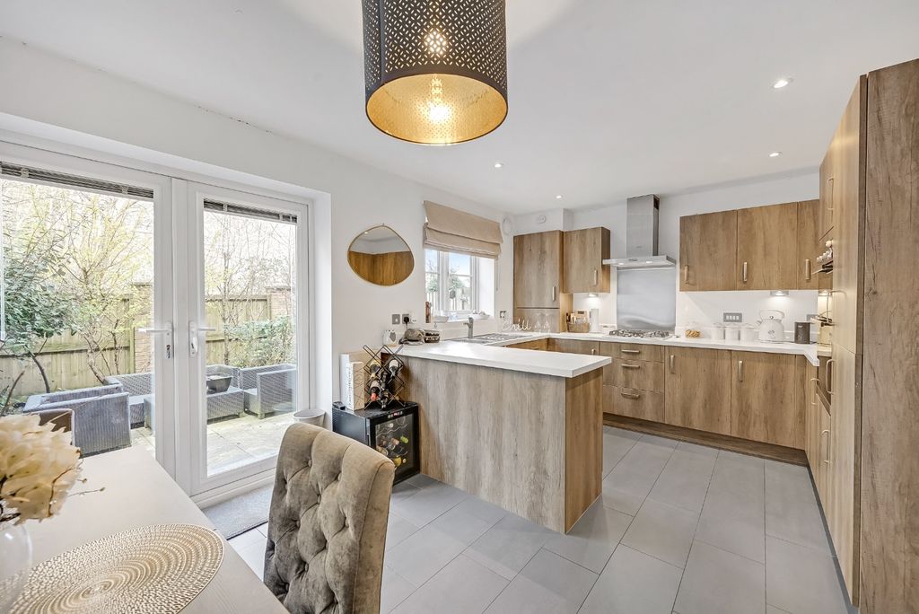 Property photo 2 of 42 4948782