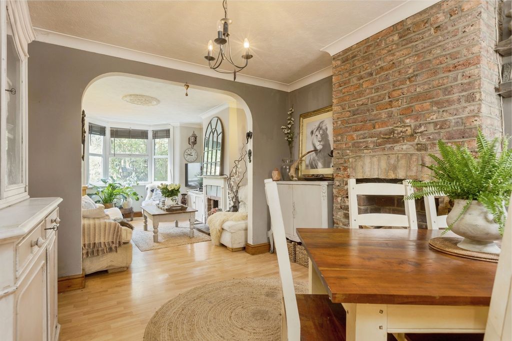 Property photo 2 of 17 Photo