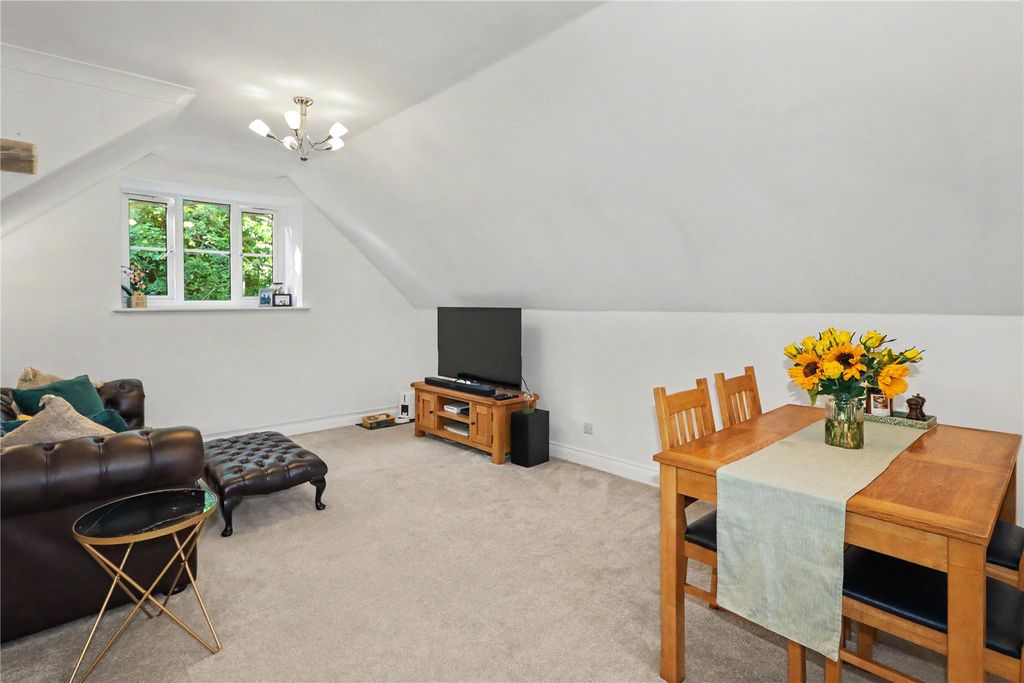 Property photo 2 of 13 Picture No. 12