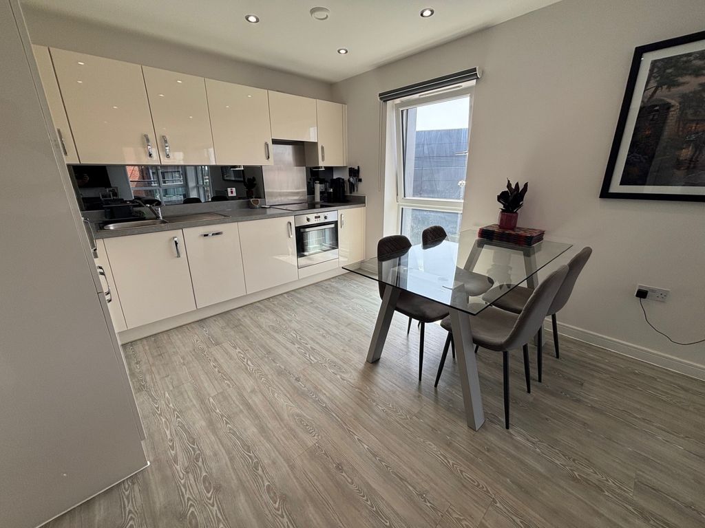 Additional image 4 of 2 bed flat for saleHolmesley Road, Borehamwood WD6