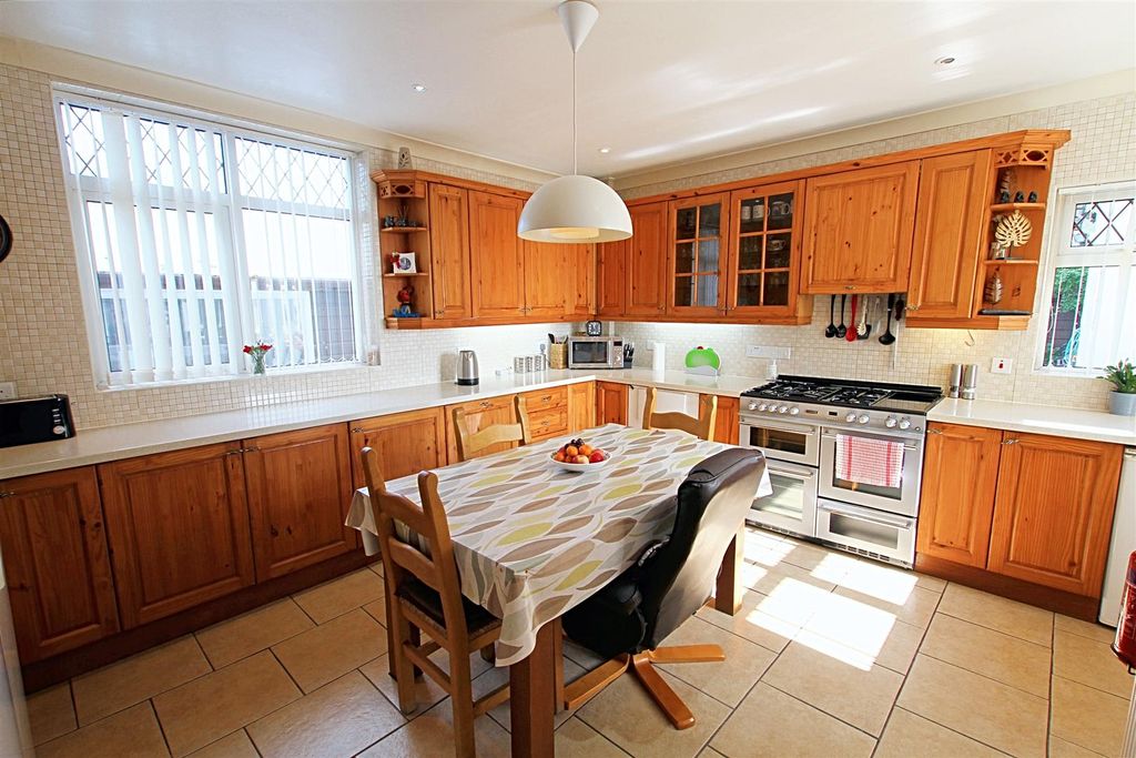 Property photo 3 of 43 Kitchen