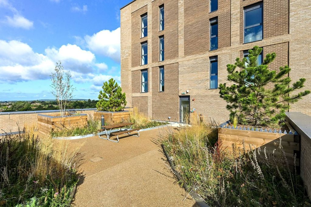 Property photo 2 of 33