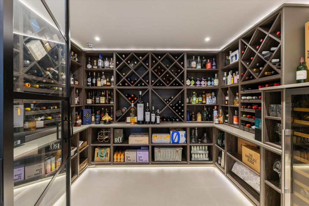 Property photo 3 of 23 Image