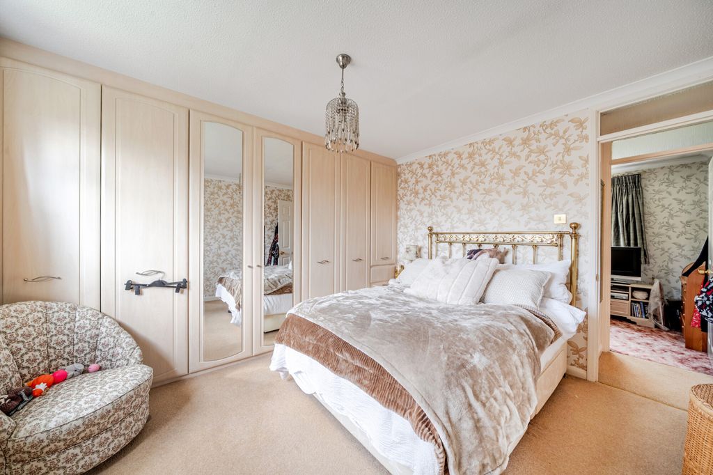 Property photo 3 of 20