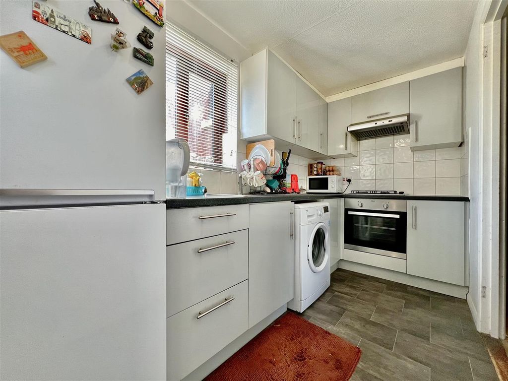 Property photo 1 of 7 Kitchen