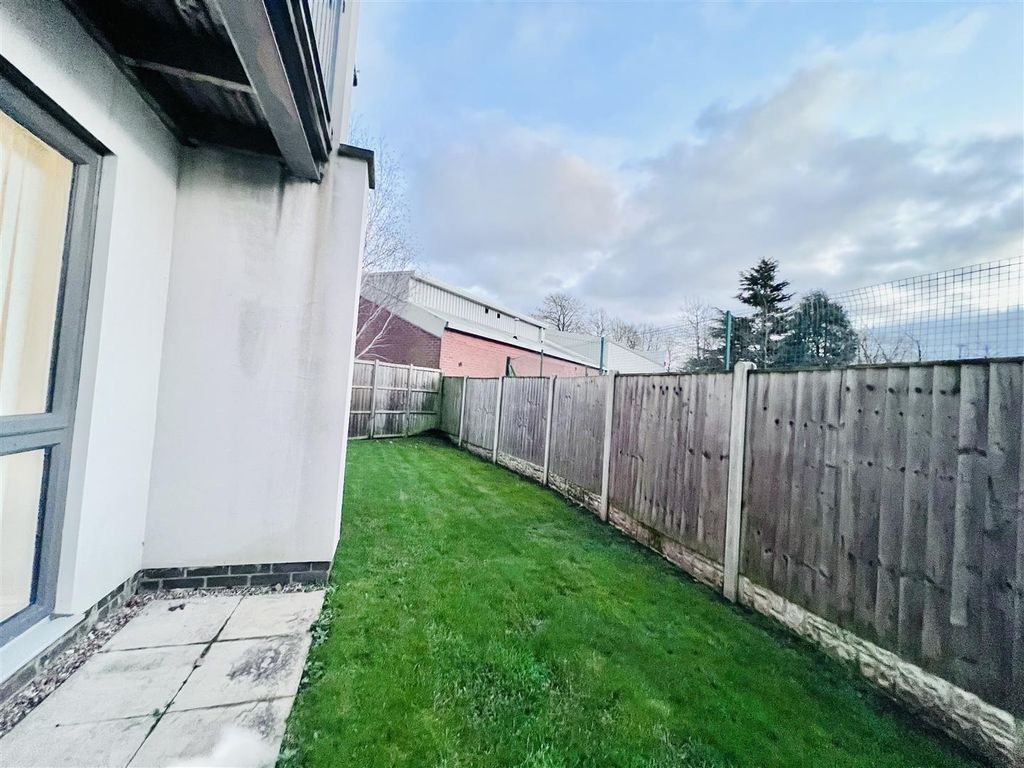 Property photo 3 of 12 External