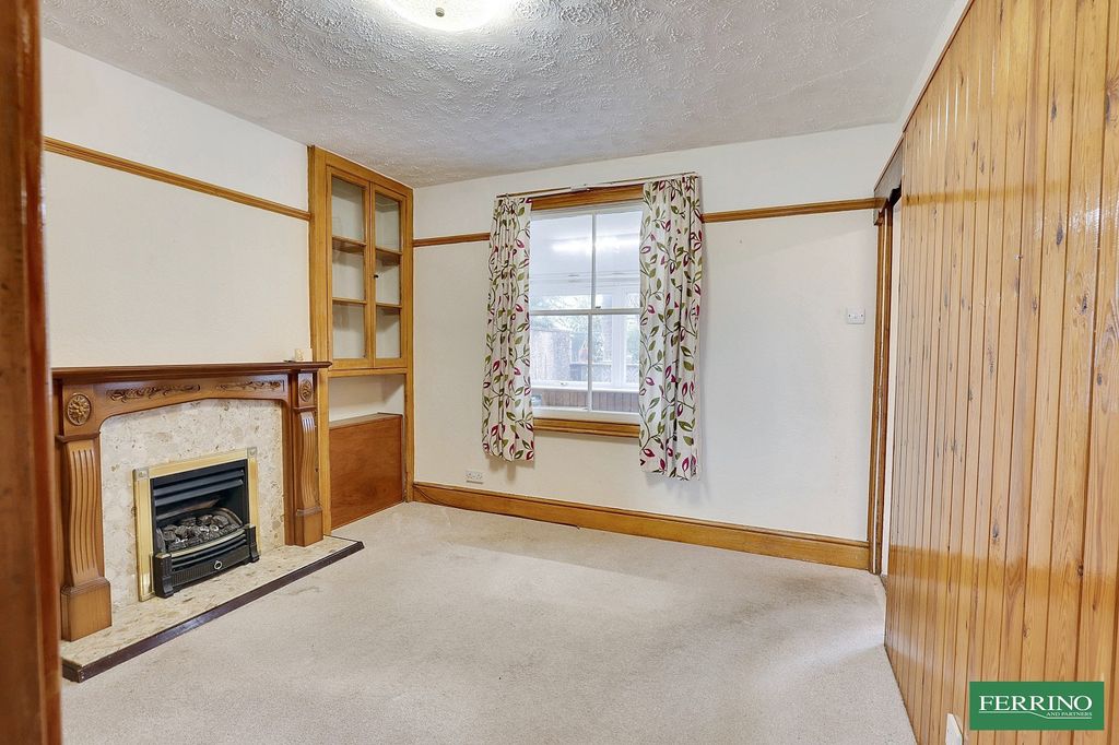 Property photo 3 of 23 Snug