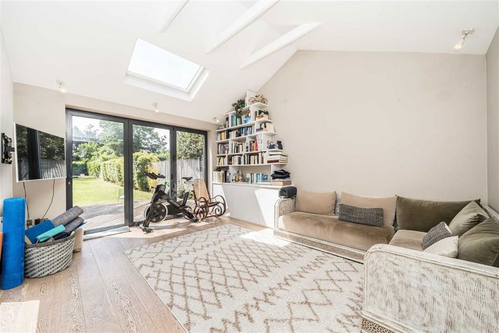 Property photo 2 of 9