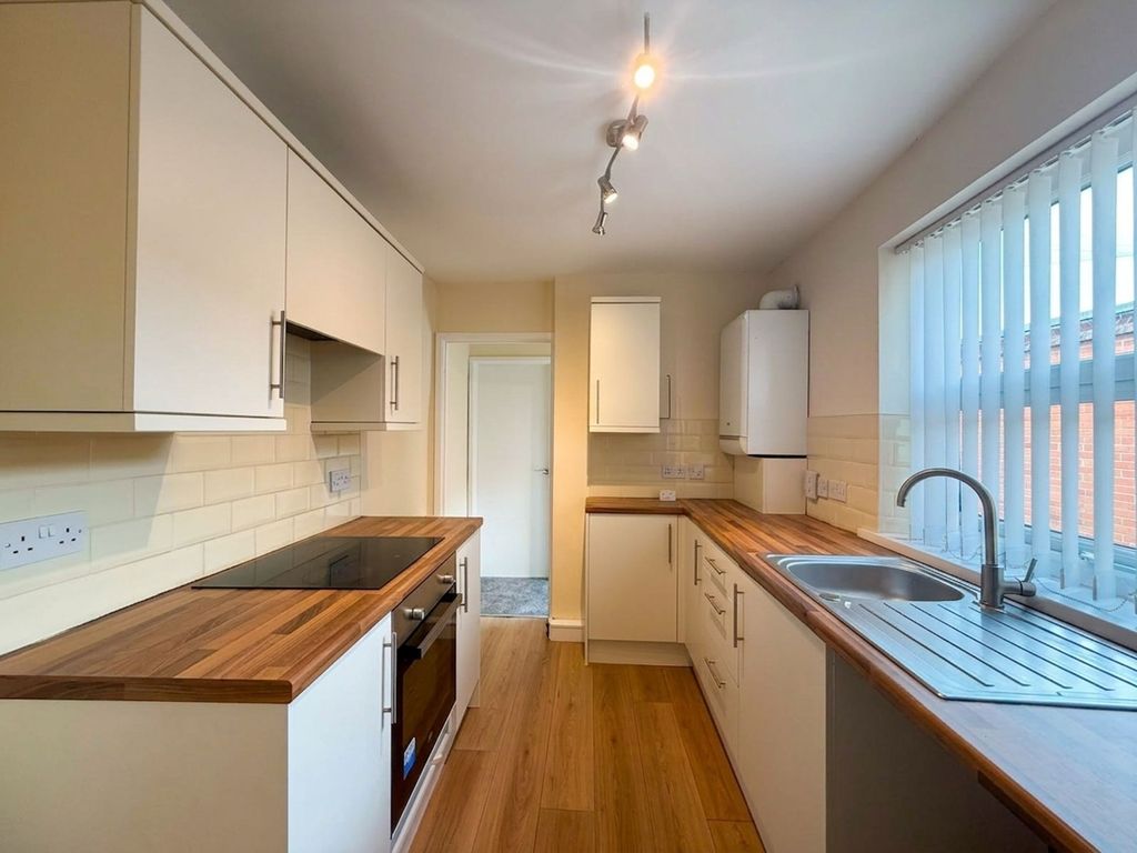 Property photo 1 of 10 Kitchen