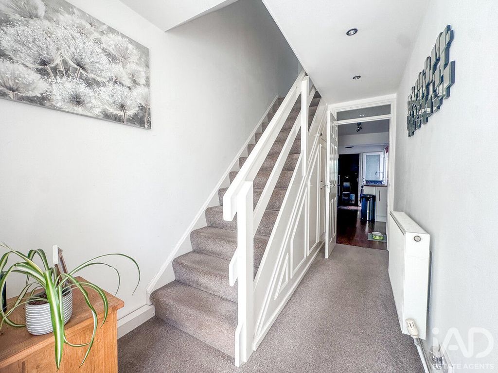 Property photo 2 of 24