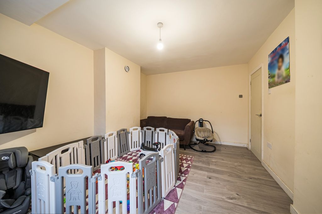 Property photo 2 of 17 Photo 11