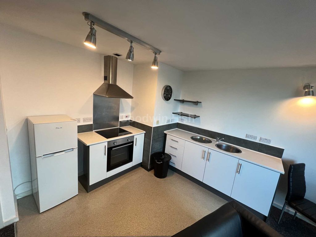 Property photo 3 of 9