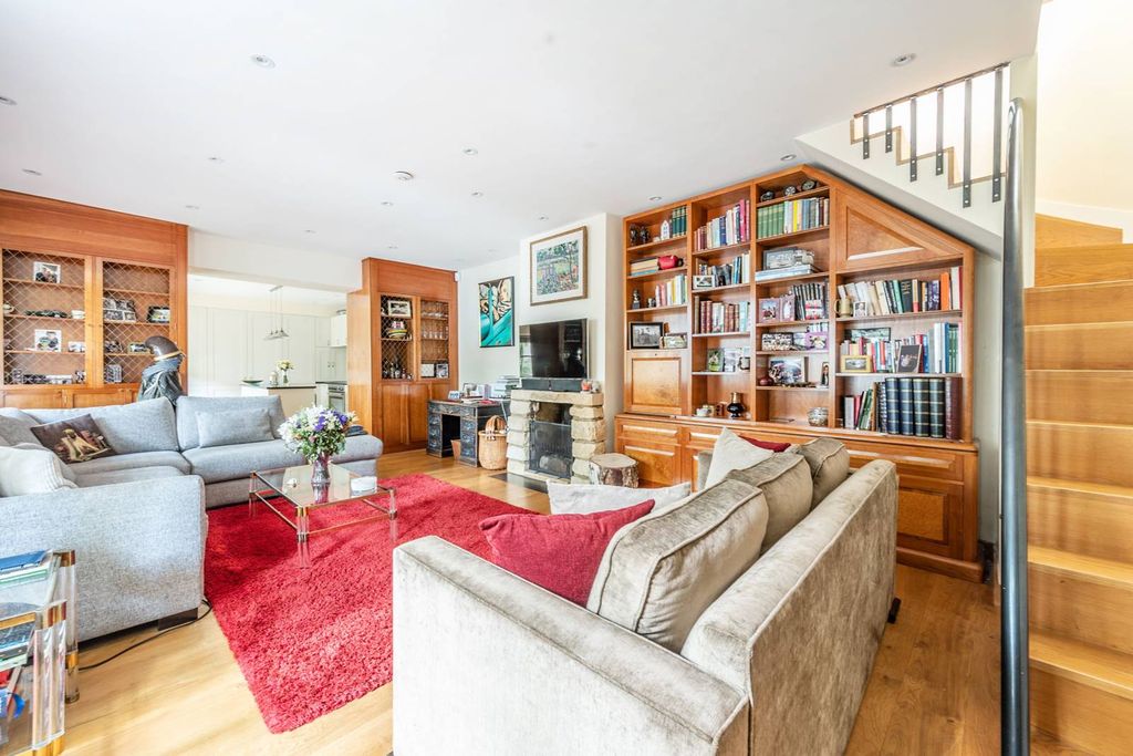 Property photo 2 of 11