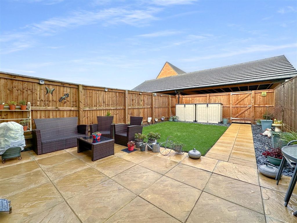 Property photo 3 of 21 Attractive Rear Garden 183